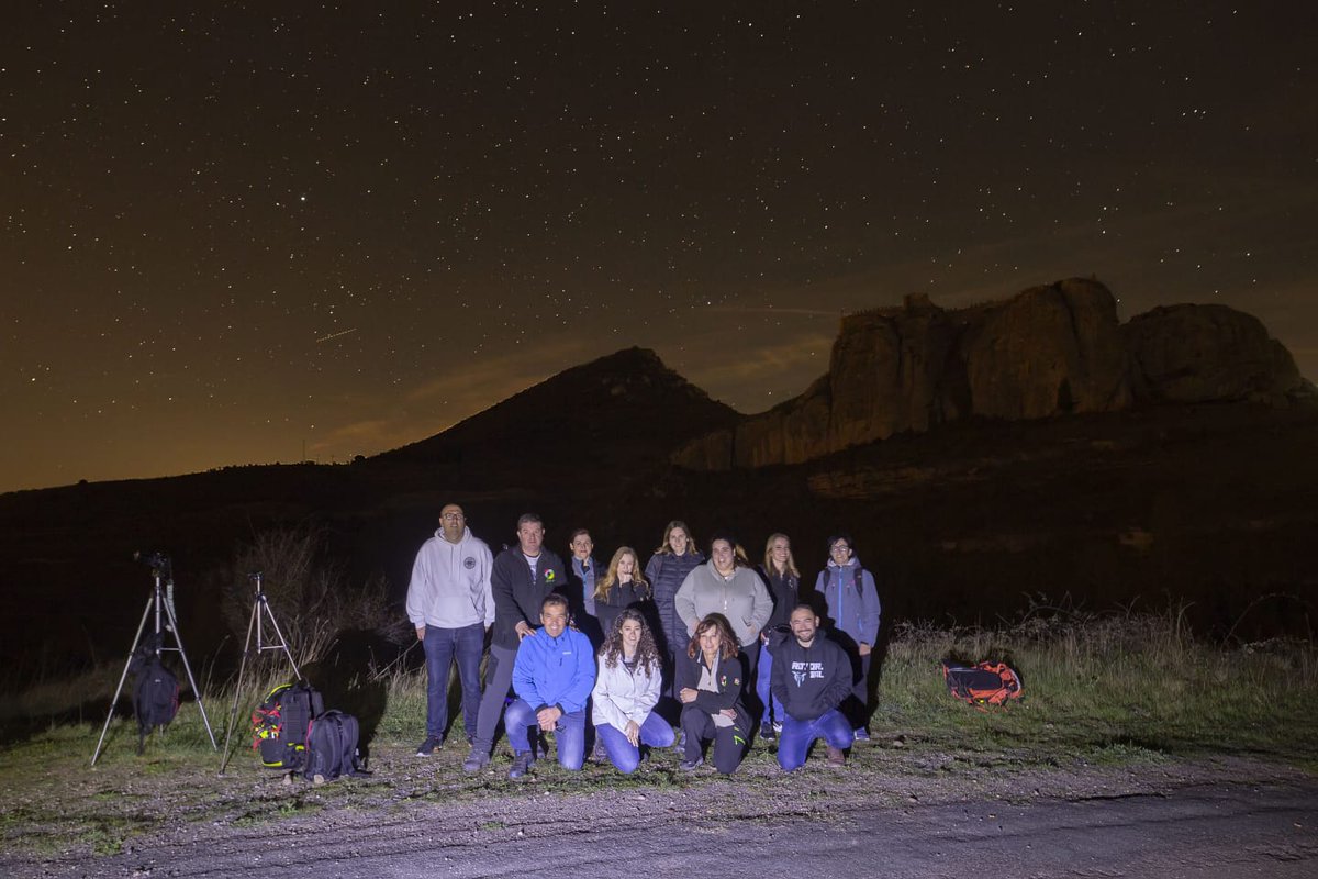 FotoAdictos_LR's tweet photo. Ayer #Fotoadictos tuvo una nueva excursión nocturna. En este caso visitamos el #CastillodeClavijo para disfrutar de su cielo estrellado #fotografíanocturna @lariojacapital @lariojaturismo @LaRiojaRural #estrellas #Clavijo #LaRiojaApetece #Soyfotoadicto https://t.co/NI9alf4Oa9