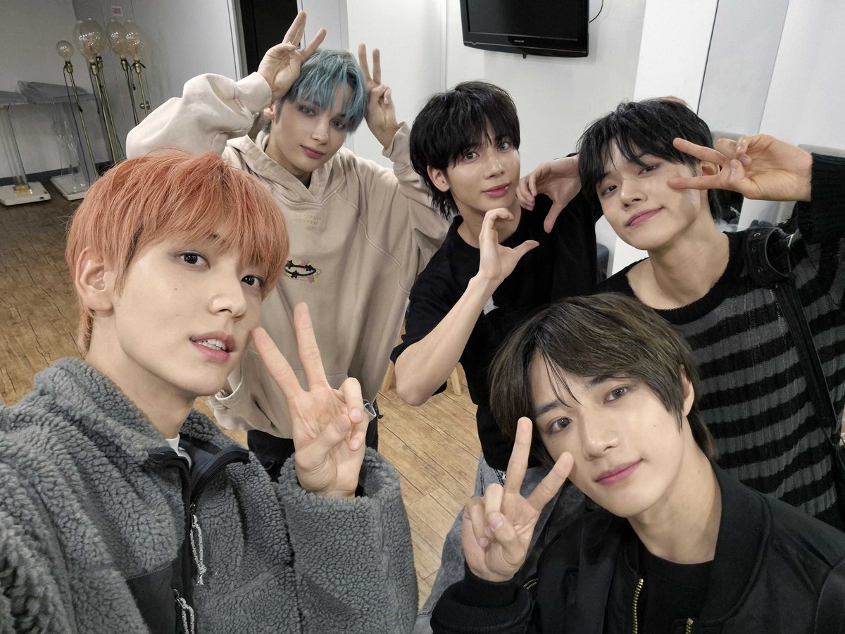 translatingTXT's tweet photo. [240415] #SOOBIN Weverse 

“TXT”

🐰 so cute 

@TXT_members @TXT_bighit https://t.co/koRFYsam8Z
