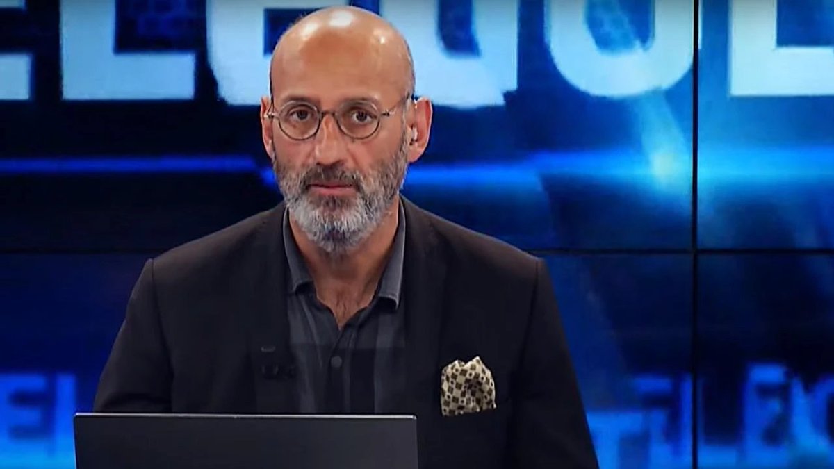 💥 Serhat Ulueren: 'Karagümrük - Fenerbahçe müsabakasıyla ilgili şunu söyleyeyim, hakem Tugay Kaan Numanoğlu ve atanan yabancı VAR hakemi, Karagümrük'ü lime lime doğrayacak. İddia ediyorum maçı 11 kişi bile bitiremez. Sahada 11 kişi kalırlarsa puan alma şansları olabilir.'…