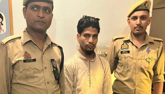 He is Maulana Sonu Hafiz. He is from Kanpur. He is a big supporter of Sharia Law.

He raped a 14 year old girl for 4 months & is in police custody now.

A cop told him that he should be castrated as per Sharia Law. 

Sonu Hafiz replied that he believes in India's constitution and…