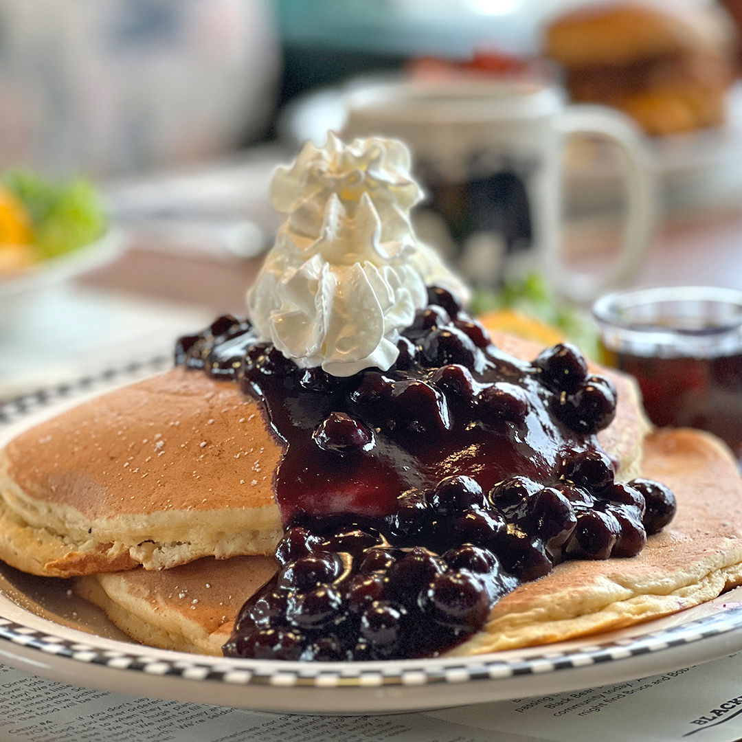 Does your inner bear love blueberries? 🫐 You’re bear-y much in luck with our Blueberry Sweet Cream Pancakes! Topped with homemade blueberry compote and whipped cream, this seasonal flavor treat will bring your taste buds out of hibernation. 🥞 fbmo.io/Pqnwv