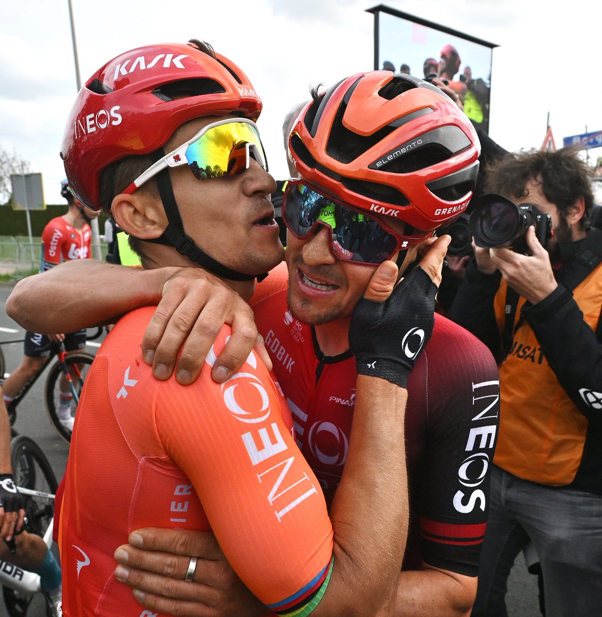 Chapeau @tompidcock 🙌 Great job @INEOSGrenadiers for racing it our way 💪 @Amstelgoldrace 📷 @GettySport