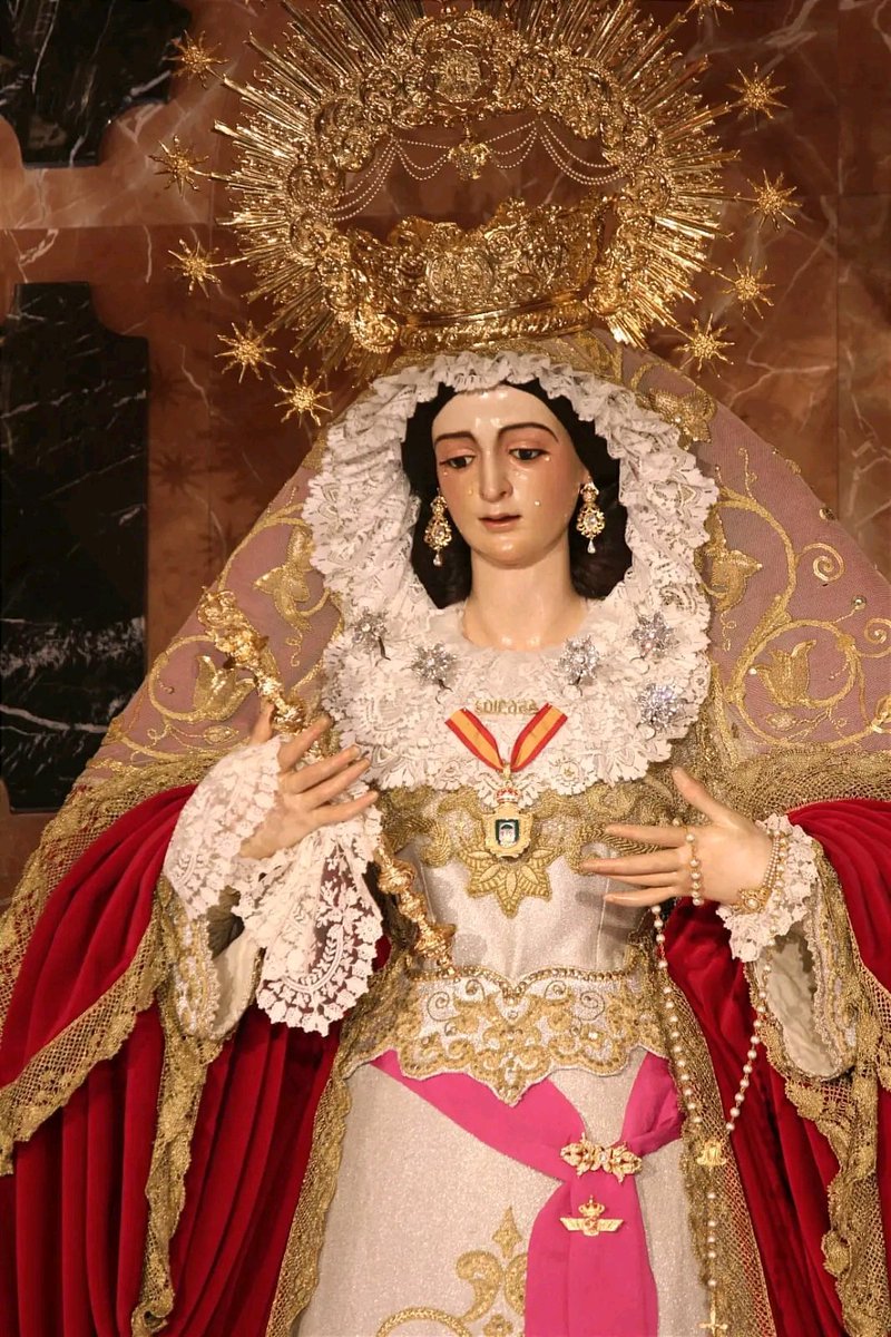 🌷 𝑷𝒂𝒔𝒄𝒖𝒂 𝒅𝒆 𝑹𝒆𝒔𝒖𝒓𝒓𝒆𝒄𝒄𝒊𝒐𝒏 | Nuestra Señora de la Soledad ⛪️ Hermandad de la Soledad 📍 Hinojos @SoledadHinojos_ #ElArteEnLasManos #vestidor #tradicion #vestimenta #arte #sevilla #andalucia