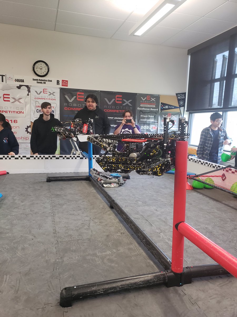 SandyVEXRobotic's tweet image. World Prep Scrimmage was a lot of fun!  Students ran matches, had some lunch, laughed a bit, and ended day with a champion!  Thanks to all who came! #vexworld