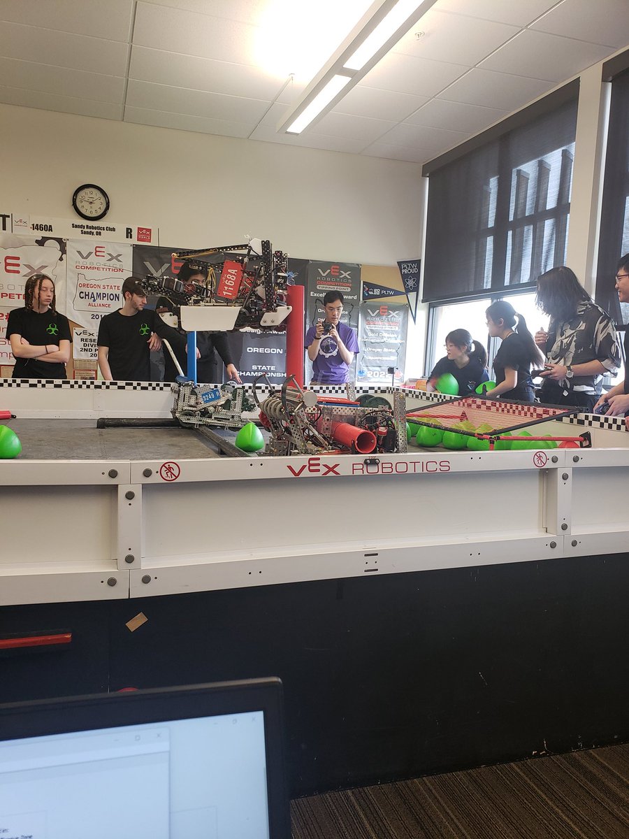 SandyVEXRobotic's tweet image. World Prep Scrimmage was a lot of fun!  Students ran matches, had some lunch, laughed a bit, and ended day with a champion!  Thanks to all who came! #vexworld