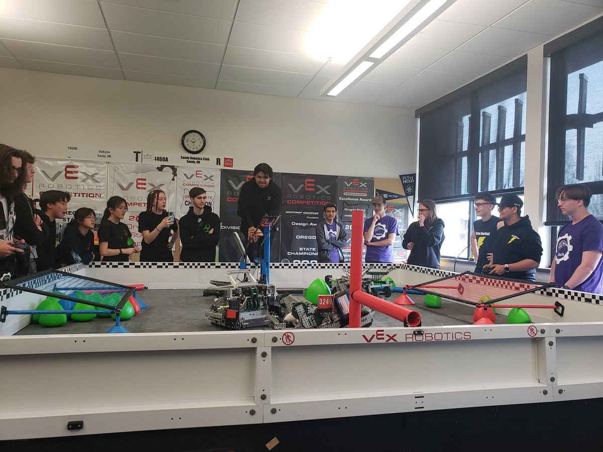SandyVEXRobotic's tweet image. World Prep Scrimmage was a lot of fun!  Students ran matches, had some lunch, laughed a bit, and ended day with a champion!  Thanks to all who came! #vexworld