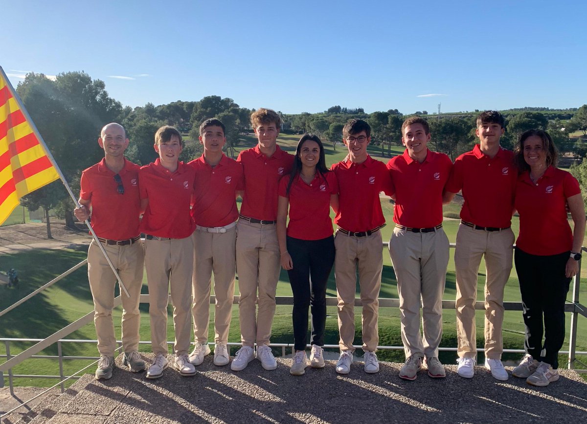 😀Catalunya arrolla a Balears i finalitza cinquena al Club de Golf El Bosque! 🔝L'equip de la @fcatgolf s'imposa per un contundent 4-1 a l'Interautonòmic Sub18 Masculí 👏Moltes felicitats equip per la feina feta! 🔗acortar.link/6J5Urm