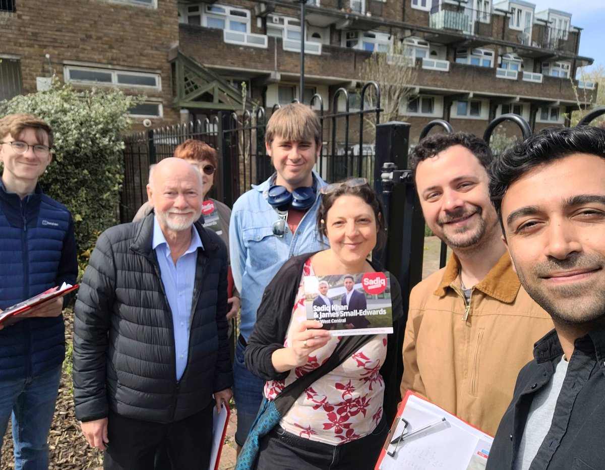 Productive and sunny sessions in Fulham for @JSmallEdwards and Chiswick for @MarcelaBenede10 today - and a positive response on the doorsteps for @SadiqKhan! #VoteLabour