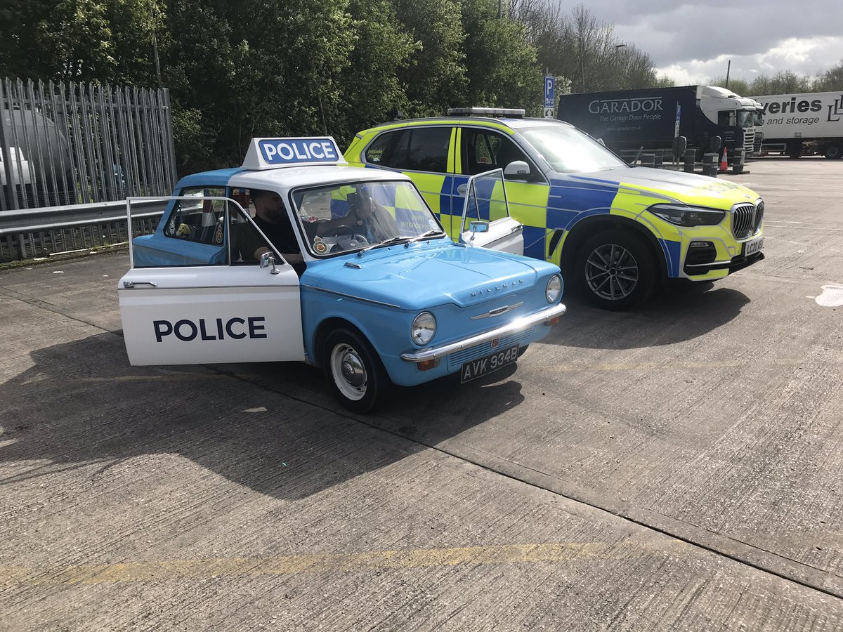 Getting the vehicle ready for Veterans breakfast @TraffordVetsUK next weekend I popped into #lymmservices and bumped into Phil and Niaz from @CheshireRCU @NWmwaypolice. Next weekend we celebrate #GMP50 and #GMFRS50 at the monthly breakfast meeting.