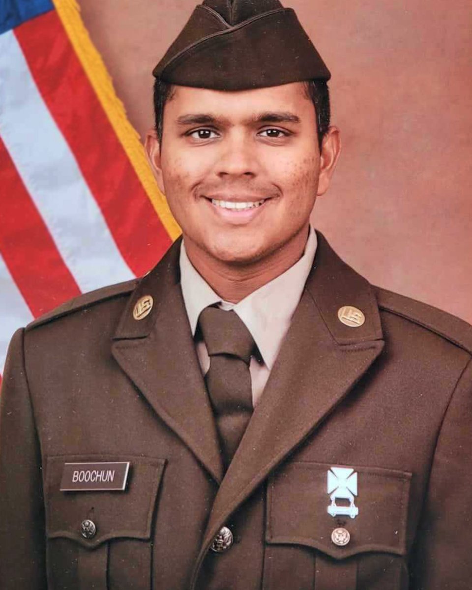 ArmyGuardOhio's tweet image. An immigrant from Trinidad and Tobago, PVT Alex Bennett came to the United States, the land of opportunity, to reconnect with his family and give back to his community with the Ohio Army National Guard.

#NationalGuard