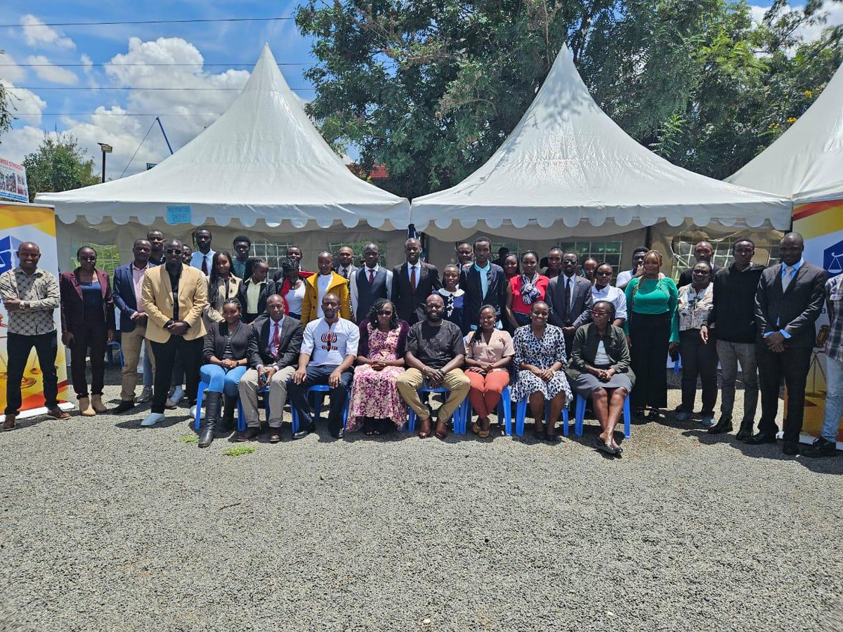 As part of our Corporate Social Responsibility, the LSK Nairobi Branch, Presbyterian Church of East Africa Unity Parish and other stakeholders organised a Legal Aid Clinic at the P.C.E.A. Unity Parish Umoja II to sensitize the public on legal matters.