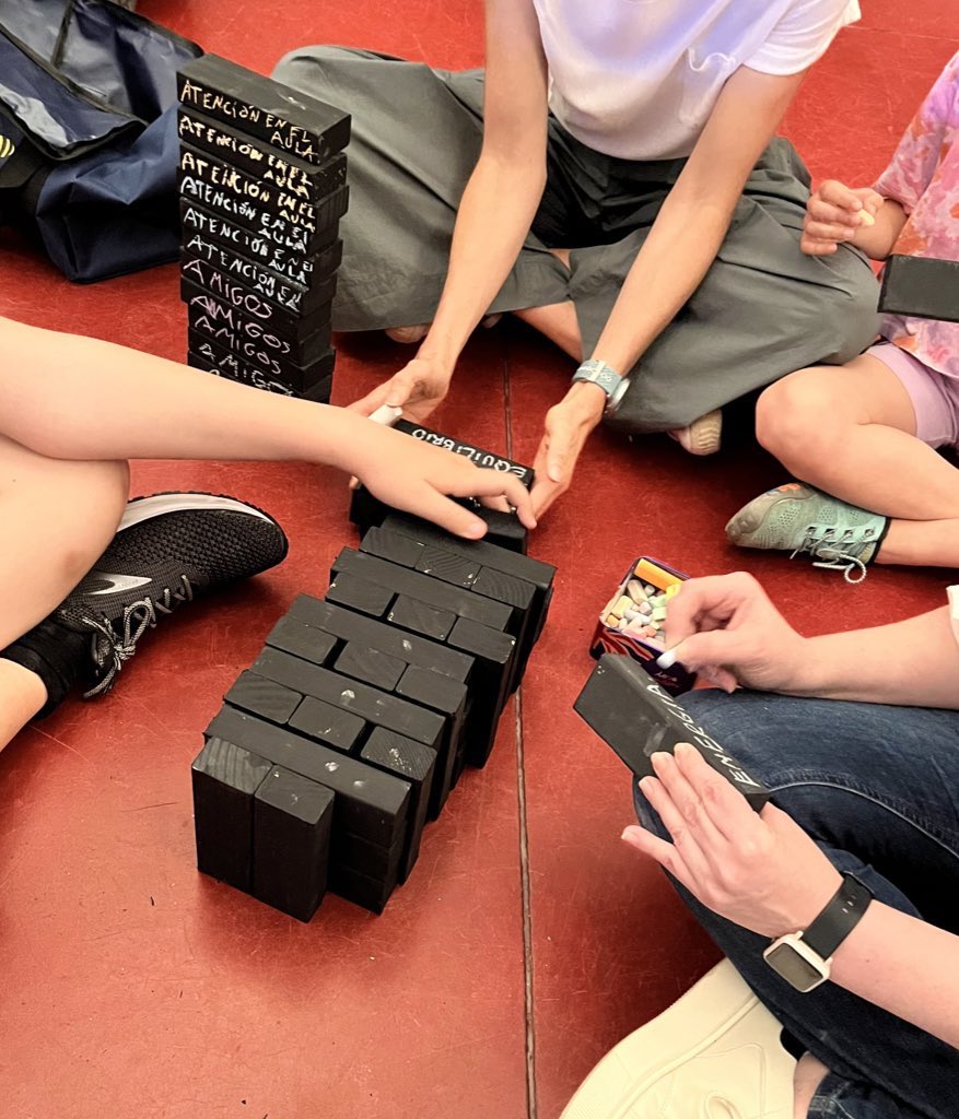 AsociacionAMACI's tweet photo. Ponemos fin a #lasemanadelasaludAlcobendas en la Esfera con juegos de ingenio, nuestro Jenga de la salud mental en las AACC y mucha información a las familias que nos han visitado. Gracias por contar con nosotras! Enhorabuena por la organización! @Alcobendasalud #AACC #ACI https://t.co/RKjfIkHrkY