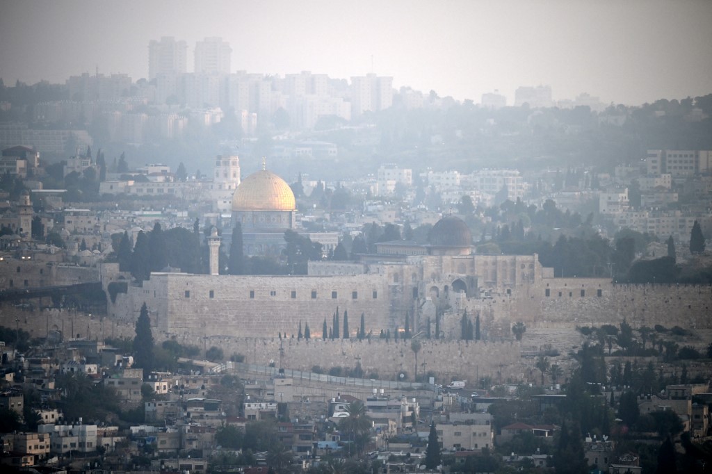 Demain🚩Attaque de l’Iran sur Israël : réplique isolée ou escalade du conflit ? Avec Héloïse Fayet, chercheuse à l'@IFRI_ et Michel Duclos, ancien ambassadeur de France auprès des Nations-Unis, ancien ambassadeur en Syrie cc @HFayet, @MrjDuclos