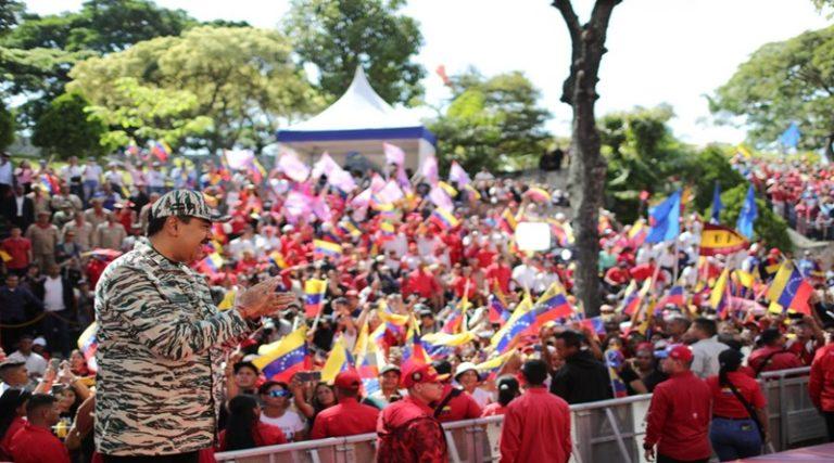 Presidente Maduro a la oligarquía: Somos los mismos del 13A, organizados y resteados rnv.gob.ve/prensa/?p=3761… #DaleConMaduro #YoSoyDeAqui