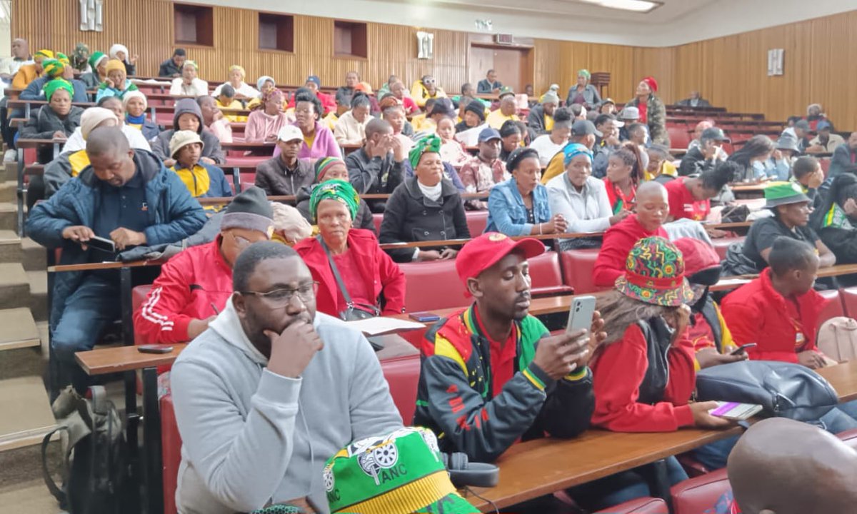 EC_YCLSA's tweet photo. Comrade @ButiManamela, Former @YCLSA NS, current @SACP1921 CC Member addressing OR Tambo District Chris Hani Commemoration 

#voteanc29may2024 https://t.co/hqdKnTwY2S