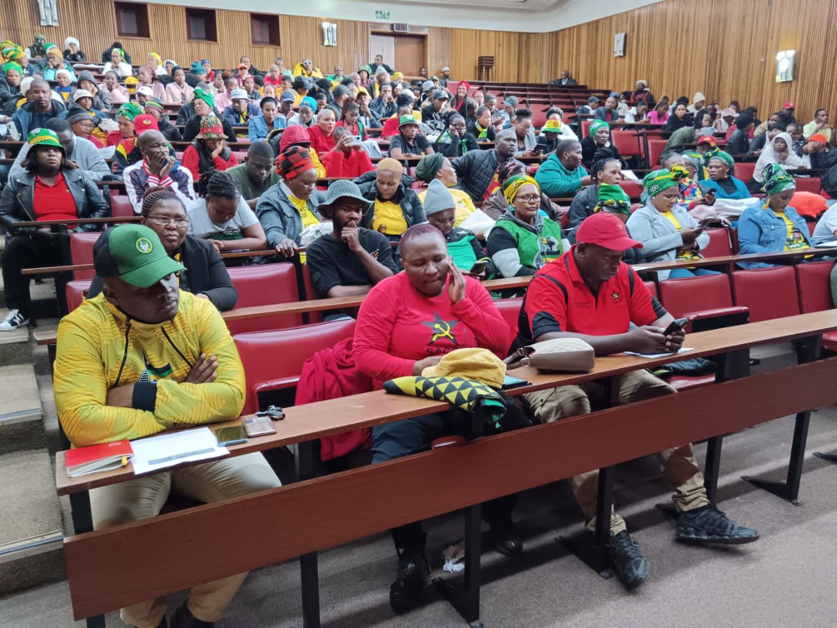 EC_YCLSA's tweet photo. Comrade @ButiManamela, Former @YCLSA NS, current @SACP1921 CC Member addressing OR Tambo District Chris Hani Commemoration 

#voteanc29may2024 https://t.co/hqdKnTwY2S