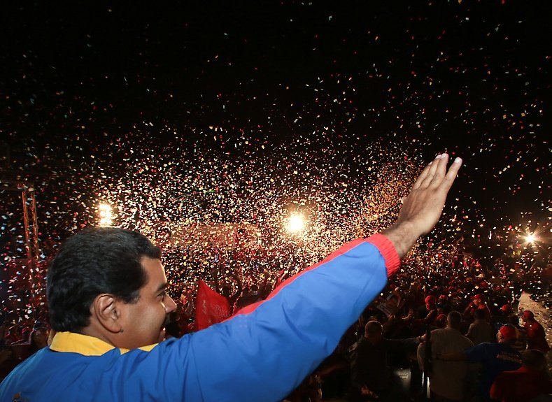 11 años del Triunfo Revolucionario 🇻🇪

El 14 de abril de 2013 el pueblo heroico de #Venezuela ratificó su apoyo a la #RevoluciónBolivariana eligiendo como su presidente a @NicolasMaduro 🥳

¡Chávez te lo juro, mi voto es Pa' Maduro!

#DaleConMaduro
#ElFascismoNoPasará