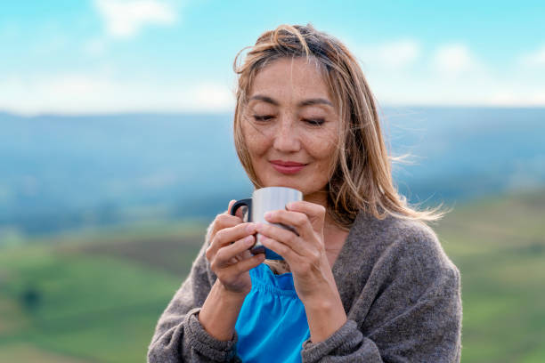 Wake up & smell the tea to see off stress! Remarkable new research shows that even inhaling the aroma of some types of tea, such as Darjeeling, improves mood & reduces anxiety before and after a mental stress task. More research is needed. pubmed.ncbi.nlm.nih.gov/29361988 #Hearthealth