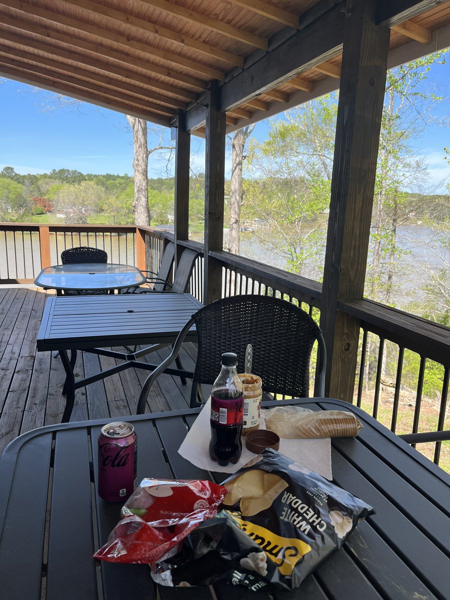 JoinerSandy's tweet photo. Lunch with a view! 🛶💦

#hycolake https://t.co/vguWoGgkFw