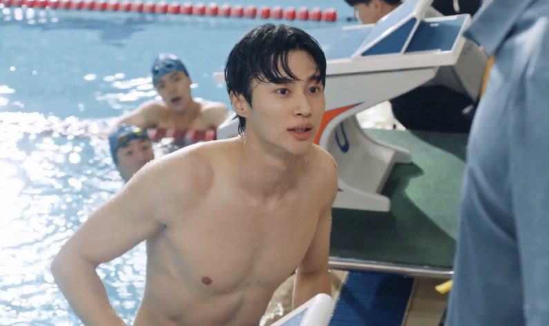 leedoohyuns's tweet photo. watching lovely runner for the plot, and the plot in question: https://t.co/1ALxyruOyQ