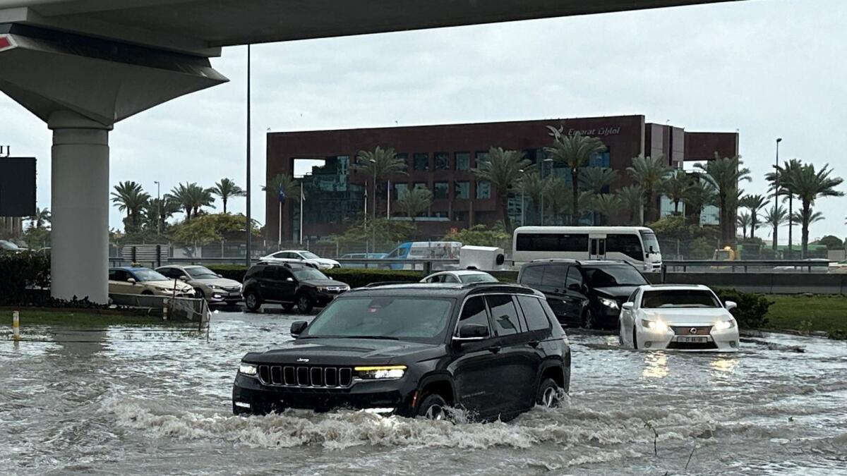 UAENews's tweet photo. UAE: Heavy rains, thunderstorm, hail forecast as unstable weather intensifies https://t.co/QgFPKPUC7H https://t.co/2Bm7blj2BN