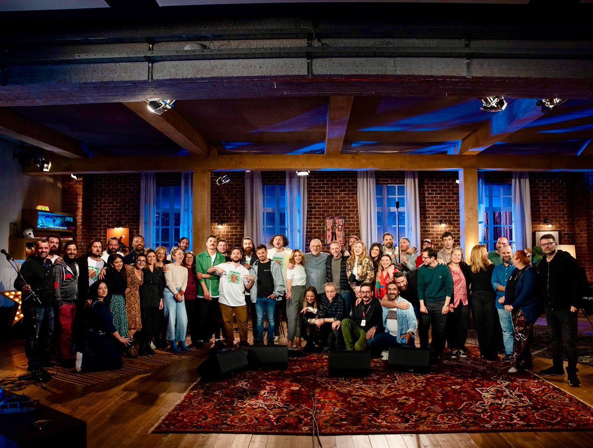 Ευχαριστώ από τα βάθη της καρδιάς μου όλους τους συνεργάτες μπροστά και πίσω από τις κάμερες, όλους τους καλεσμένους που μας τίμησαν και βέβαια όλους εσάς, αγαπητοί συνταξιδιώτες για την αγάπη και την υποστήριξη τα τελευταία τέσσερα χρόνια! Εις το επανιδείν!♥️
#mousikokouti