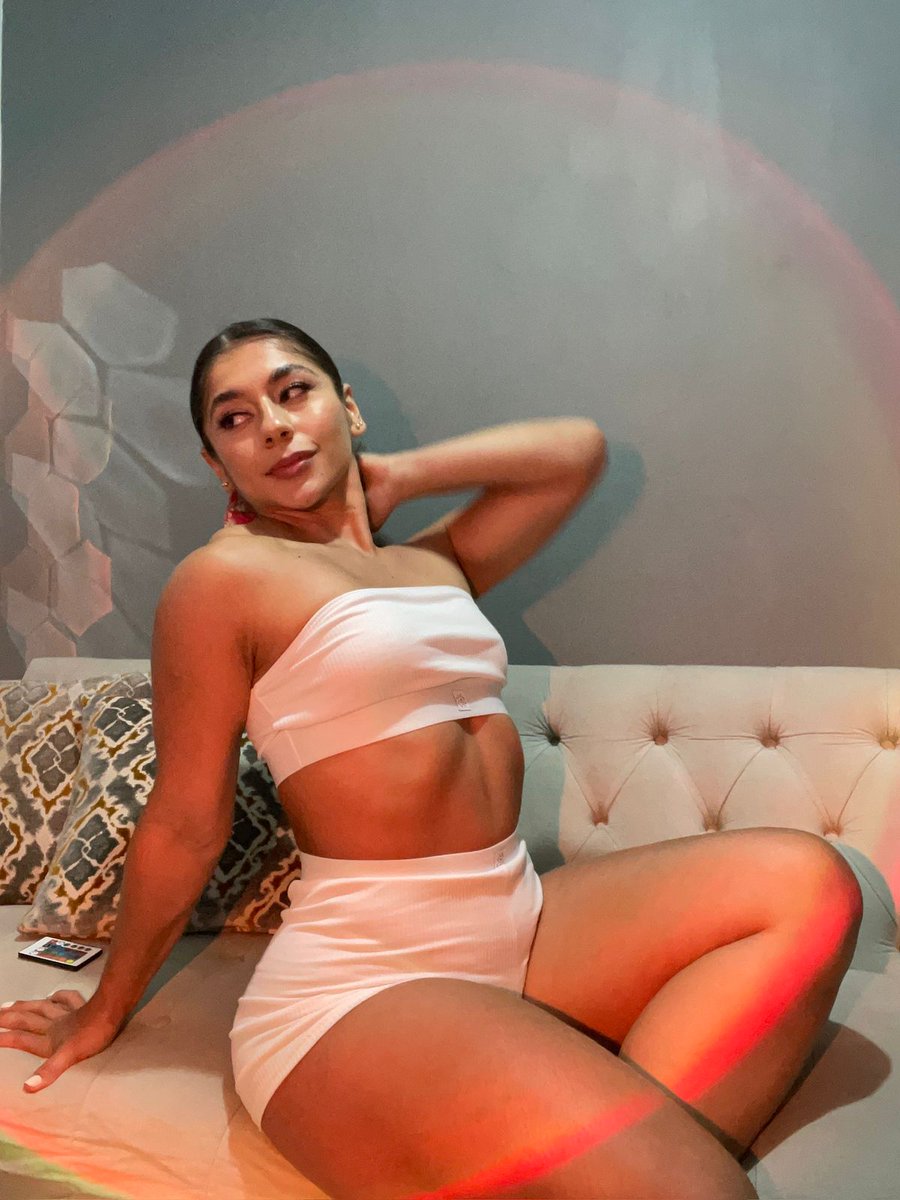 Ambar_Hill's tweet photo. Come to @CherryTv

to see what the camera hides.  Register with this link.

https://t.co/Dg73VOlHiD https://t.co/KIcpPDwWxy