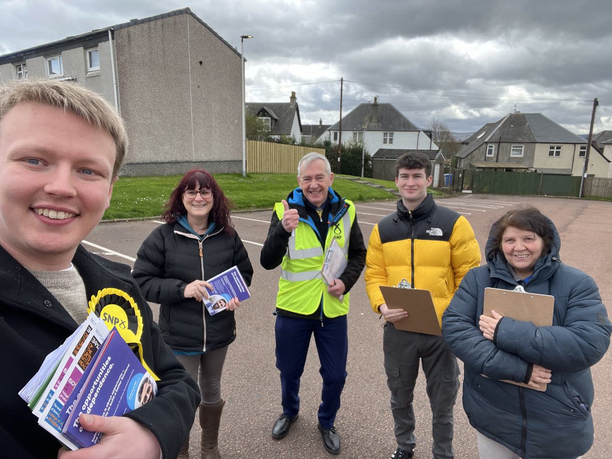 ⭐️ Enjoyed campaigning in Lanark today speaking to voters ahead of the General Election.

🏴󠁧󠁢󠁳󠁣󠁴󠁿 Good levels of support for @theSNP and independence but we will continue to work hard for every vote and speak to as many people as possible during the campaign.

#VoteSNP #ActiveSNP