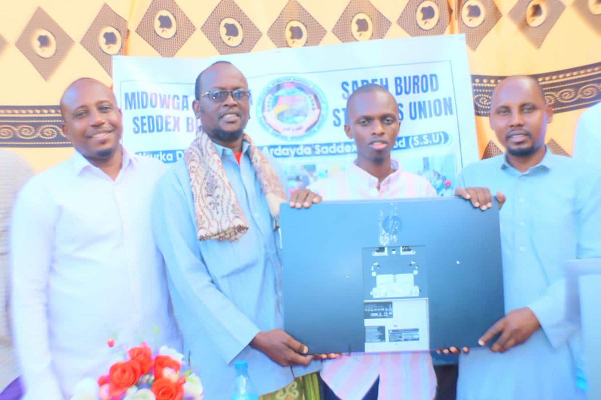 onesomalifdn's tweet photo. One Somali Foundation continues its partnership with Sadeh Burod Students Union in Mogadishu, Somalia providing much needed funding to enable the school to invest in IT equipment #school #somalia #education https://t.co/2Zy6ImR4o4