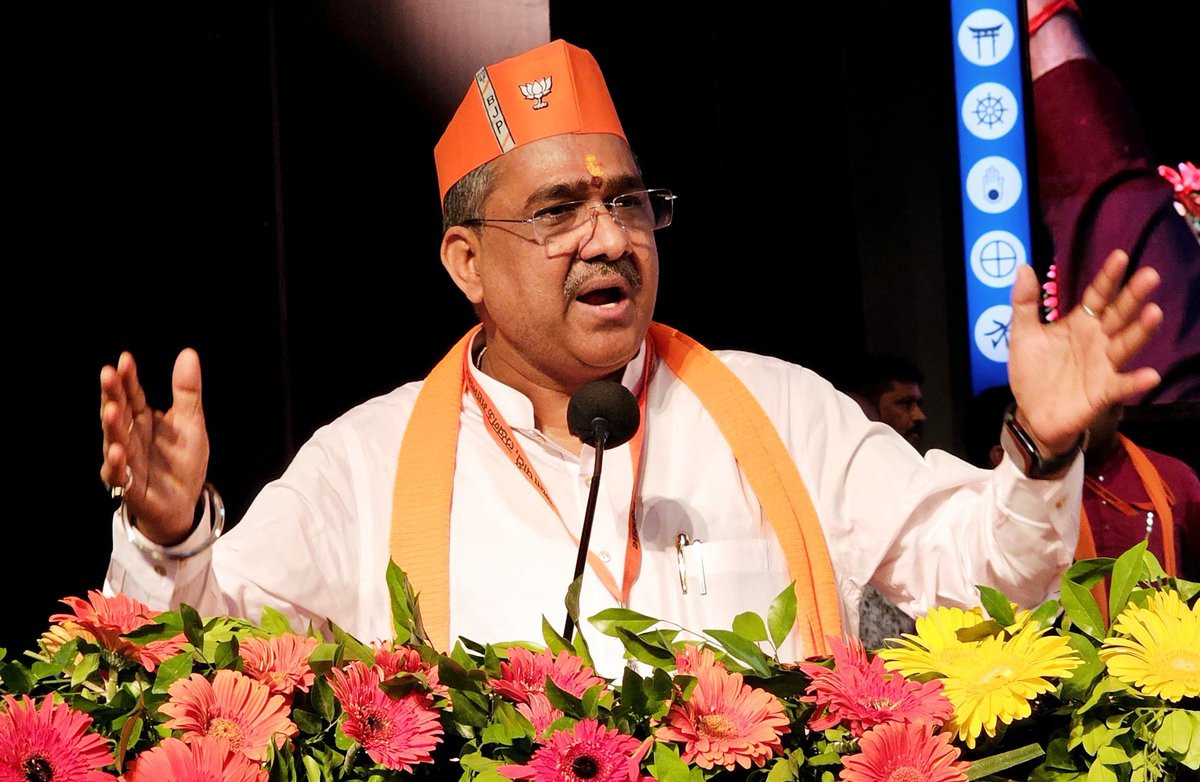 JPSRathoreBJP's tweet photo. आज लखनऊ में मा. राष्ट्रीय महामंत्री श्री सुनील बंसल जी के साथ बूथ अध्यक्ष सम्मेलन कार्यक्रम में प्रतिभाग किया।
#MeraBoothSabseMazboot
#ModiKiGuarantee 
@narendramodi @AmitShah @JPNadda @myogiadityanath @Bhupendraupbjp @idharampalsingh @BJP4India @BJP4UP https://t.co/UQgibie4YC