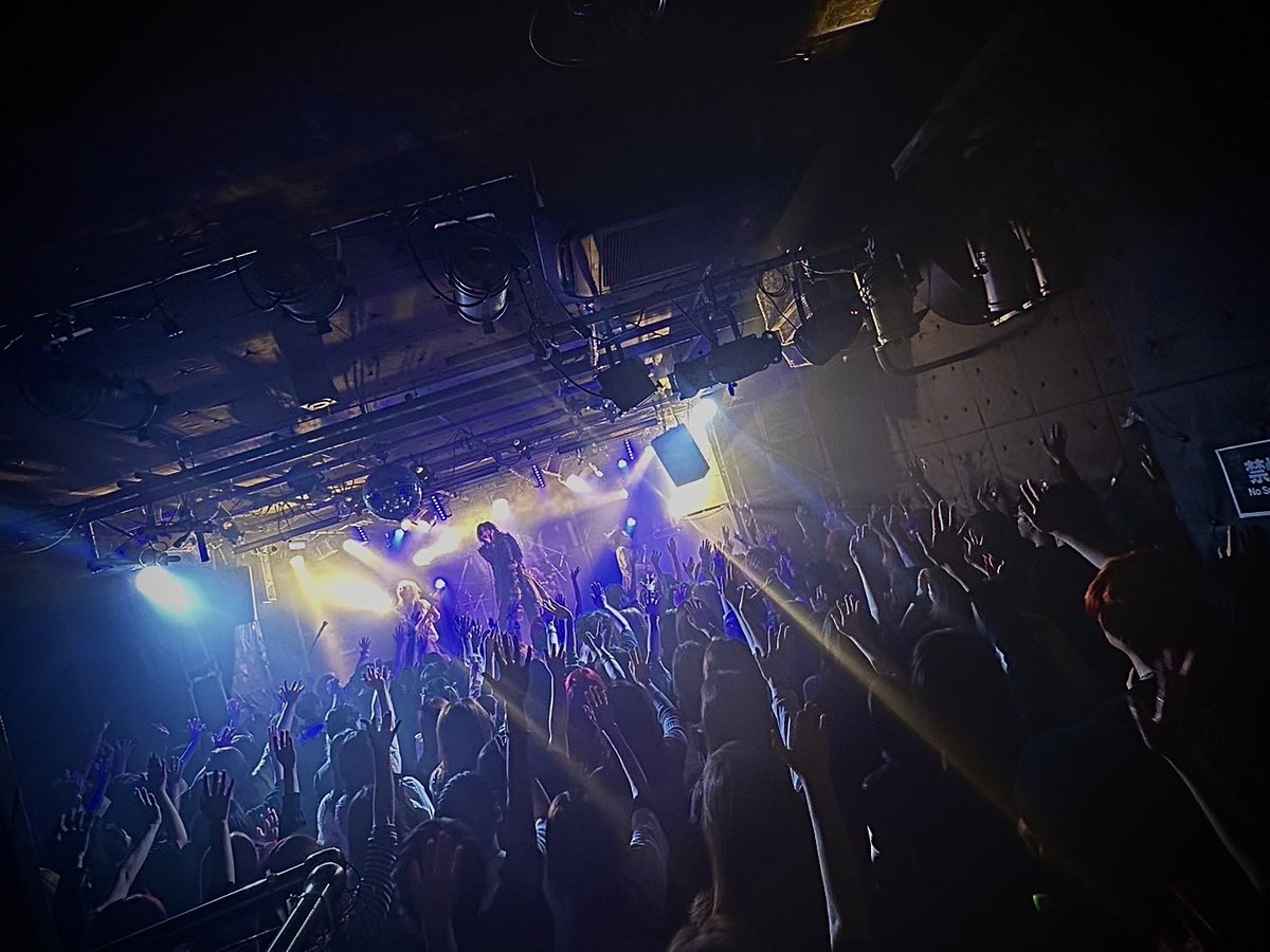 virge_official's tweet photo. 【2024年04月14日(日)】

VIRGE LAST ONEMAN TOUR
「街の片隅に咲く一輪の花を残して」
OSAKA RUIDO公演
ご来場頂きありがとうございました！

次回は
2024年04月15日(月)
VIRGE LAST ONEMAN TOUR
「街の片隅に咲く一輪の花を残して」
京都MOJO公演もよろしくお願いします！

#VIRGE #ヴァージュ https://t.co/mL8NYzcO6H