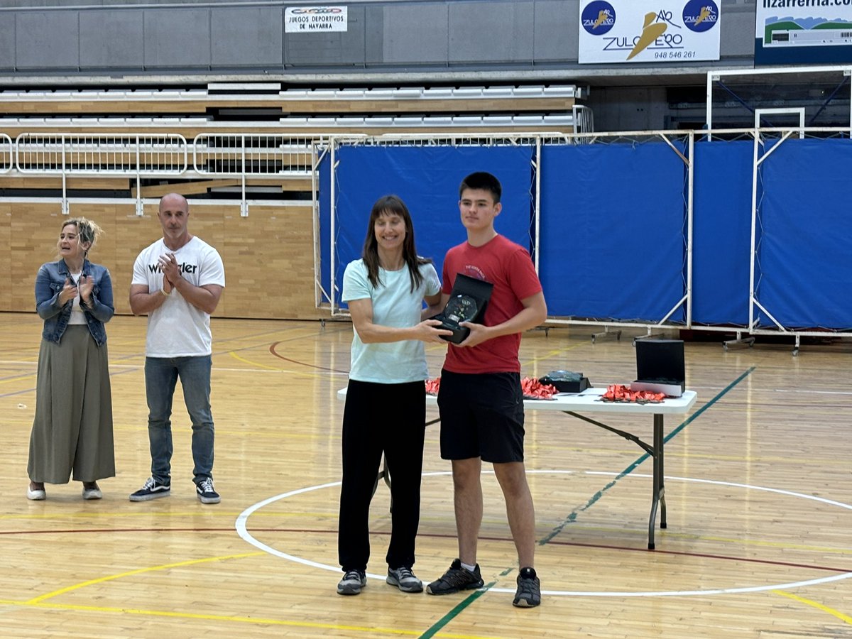 Bm. Loyola (@balonmanloyola) on Twitter photo F4 Juvenil masc.
Nuestros 2 equipos JM han participado en F4 en la que <a href="/BMAnaitaBase/">BALONMANO ANAITASUNA BASE</a> se ha proclamado campeón, seguido de Loyola B subcampeón, <a href="/bmuharte/">Bm Uharte Eskubaloia</a> tercero y Loyola A 4º. Gran temporada de nuestros juves. Enhorabuena a todos!! <a href="/jesuitascolegio/">Jesuitas Pamplona</a> F4 Juvenil masc.
Nuestros 2 equipos JM han participado en F4 en la que <a href="/BMAnaitaBase/">BALONMANO ANAITASUNA BASE</a> se ha proclamado campeón, seguido de Loyola B subcampeón, <a href="/bmuharte/">Bm Uharte Eskubaloia</a> tercero y Loyola A 4º. Gran temporada de nuestros juves. Enhorabuena a todos!! <a href="/jesuitascolegio/">Jesuitas Pamplona</a>