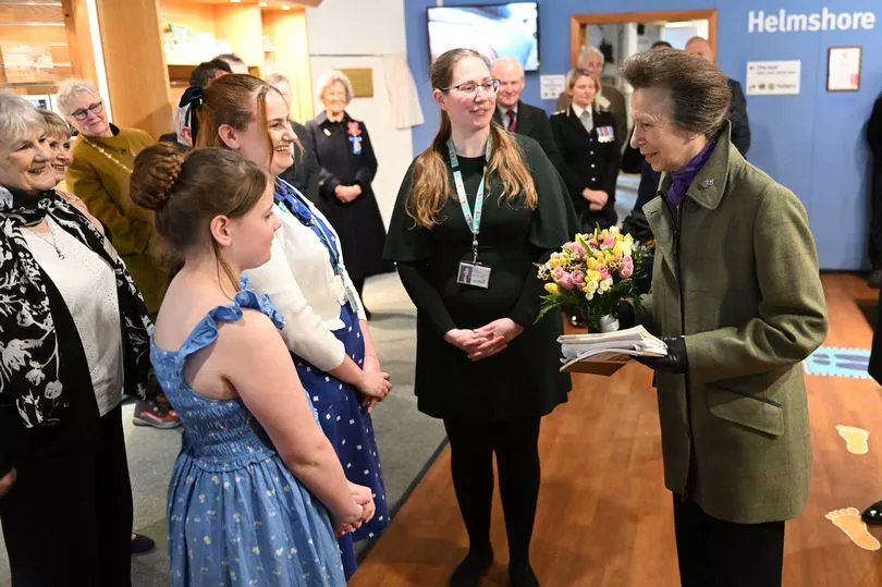 Princess Anne's visit to Rossendale museum in pictures as pupils wave Union Jacks The Princess Royal travelled to Helmshore Mills Textile Museum and was welcomed by more than 100 pupils from St Veronica’s RC Primary School lancs.live/news/lancashir…