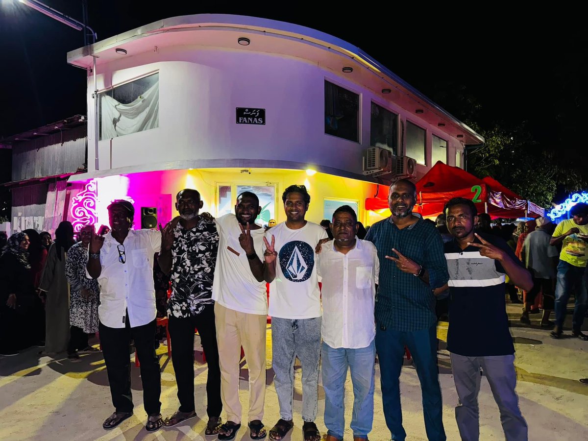 MKaarim's tweet photo. Family thah ekukeega ekachchakah 
#ދޭކާއެކީއެންމެން✅
#އެންމެންގެވޯޓްދޭކަށް✅
#ނައިފަރުދާއިރާ
#މަޖިލިސް20
#ޔާސީން2024 2️⃣✅
@RaufaRau @Yasiru_A @djkatchey https://t.co/dzJLM1YSKg