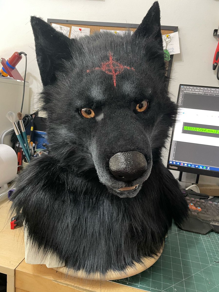 This weekend was very creative! I managed to finish painting of Fenrir too! Last to the nordic mythology wolf (sorry Garmr, maybe another time!) I enjoyed making him so much! *_* what do you think?