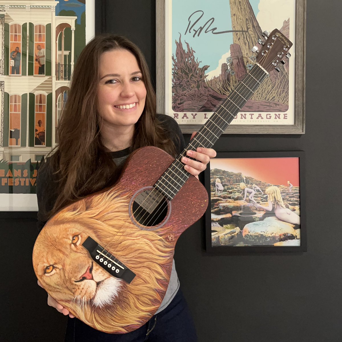 My incredibly kind and talented friend Robert Goetzl painted this @MartinGuitar for me! I will treasure it forever 🦁 #guitarist #martinguitars #guitarplayer #acousticguitar