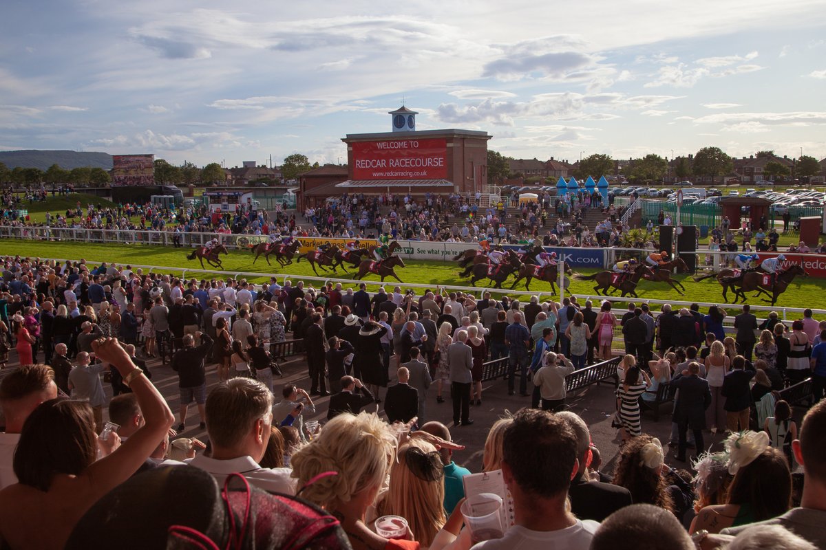 ⭐⭐WIN PAIR OF BADGES COMP⭐⭐ 🐎 Horse Racing Tipping Competition 🐎 🐎MONDAY 15 APRIL 🐎 #AintreeSwoop4 @Redcarracing 312 342 442 512 📺 @RacingTV 📺 #OpenToAll ✅