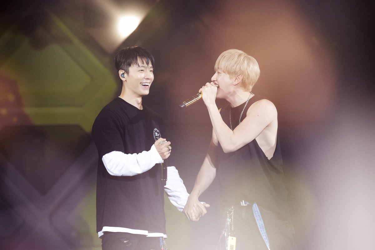 Zz_0415's tweet photo. 아기부부가 영원히 행복하길 。。♡
#HAPPYEUNHAEDAY #HAPPY415
#HYUKHAEDAY415 #은해야_결혼_해주세요 https://t.co/hTnNd420RP