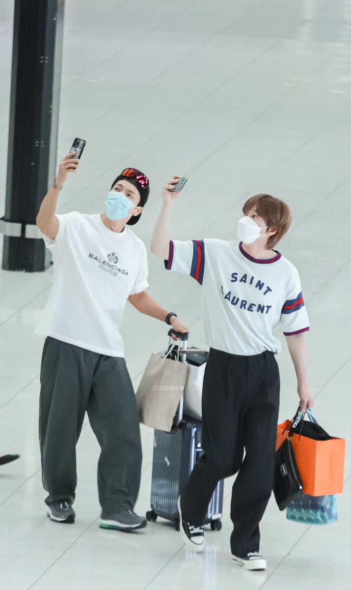 Zz_0415's tweet photo. 아기부부가 영원히 행복하길 。。♡
#HAPPYEUNHAEDAY #HAPPY415
#HYUKHAEDAY415 #은해야_결혼_해주세요 https://t.co/hTnNd420RP