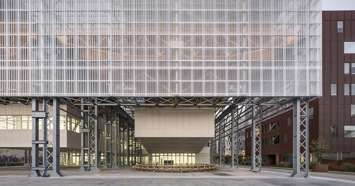 Project name: Alstom Warehouses, Nantes Métropole Higher School of Fine Arts
Architects:  Franklin Azzi Architecture  | Year: 2017   | Photographs:  Luc Boegly
Localisation: France
#AlstomWarehouses #UrbanRehabilitation #FranklinAzziArchitecture #UrbanEnclave #PublicSpaces