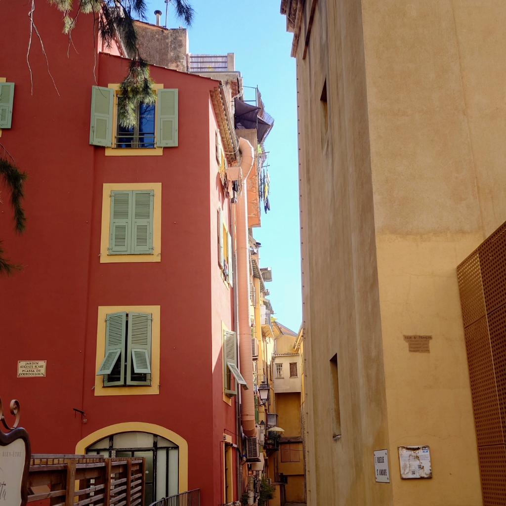 🇫🇷 Finishing the day off with a gentle wander around the old town of Nice. #cornwallandbeyond #travel #france #france🇫🇷 #nice #nicefrance #cotedazur #frenchriviera #niceoldtown