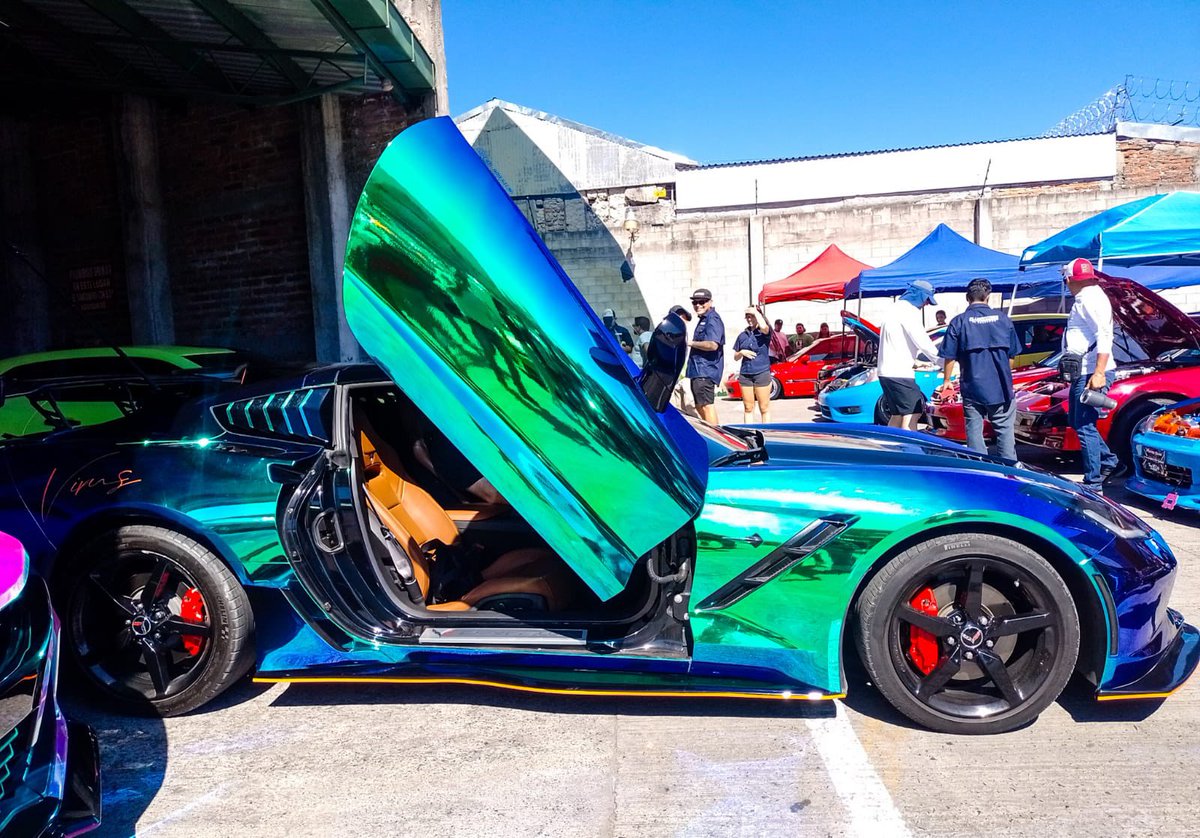DiarioCoLatino's tweet photo. #DeporteMotor
Los amantes del #deportemotor asisten a la cita de la XXXIV edición del #SuperAutoShow, en el Centro de San Salvador, donde aproximadamente 450 autos se exhiben y compiten en las diferentes categorías.
Fotos: @RebeHenriquez https://t.co/i3X90M6vSk