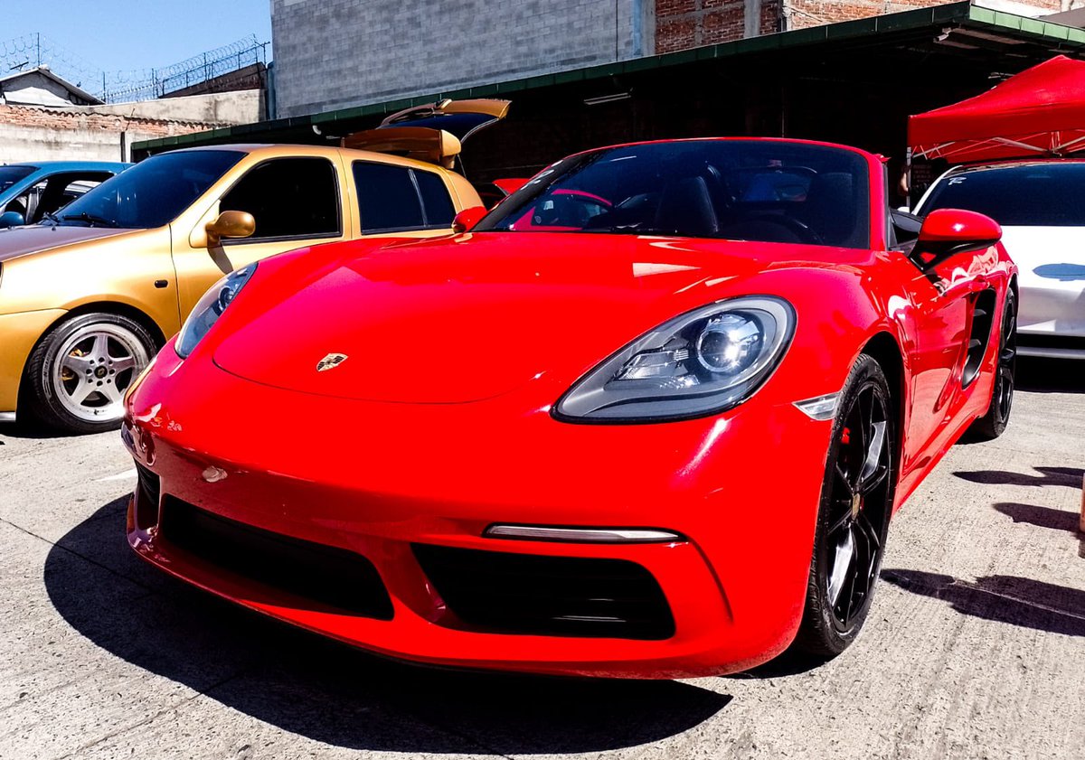 DiarioCoLatino's tweet photo. #DeporteMotor
Los amantes del #deportemotor asisten a la cita de la XXXIV edición del #SuperAutoShow, en el Centro de San Salvador, donde aproximadamente 450 autos se exhiben y compiten en las diferentes categorías.
Fotos: @RebeHenriquez https://t.co/i3X90M6vSk
