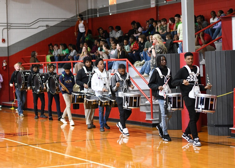 WinonaDistrict's tweet photo. The students at WES will rock their tests! Such an exciting pep rally for grades 3-6! Thank you to the WHS cheerleaders, dance team, the drum line, and especially to the MSU football players for pepping the students up! #RockThatTest #TheTigerWay https://t.co/OGBOax2khx