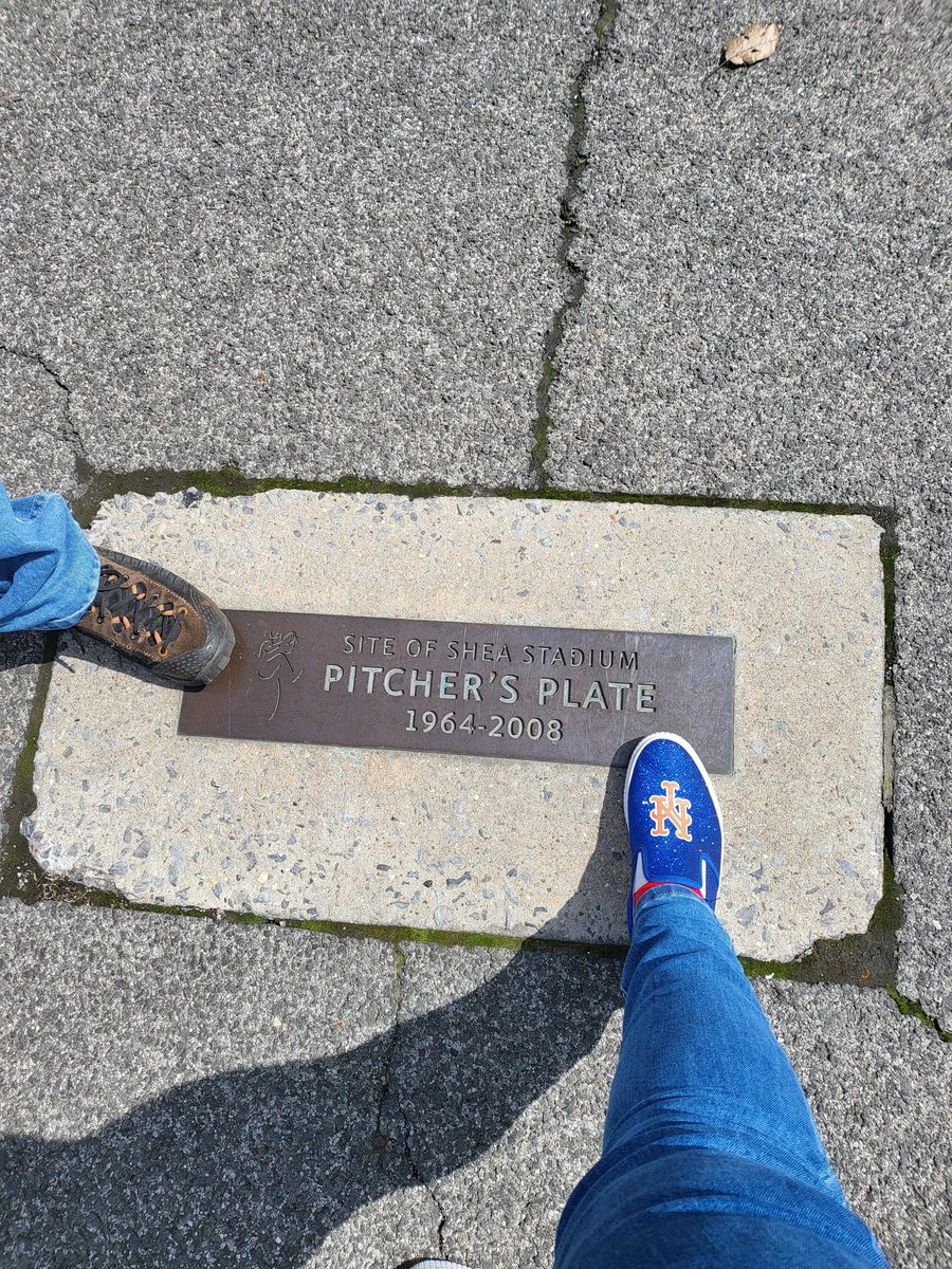 revmikeswife's tweet photo. Standing where THE MAN stood. #DocsDay #Retire16 #LGM @DocGooden16 https://t.co/IWwtCmGsWX
