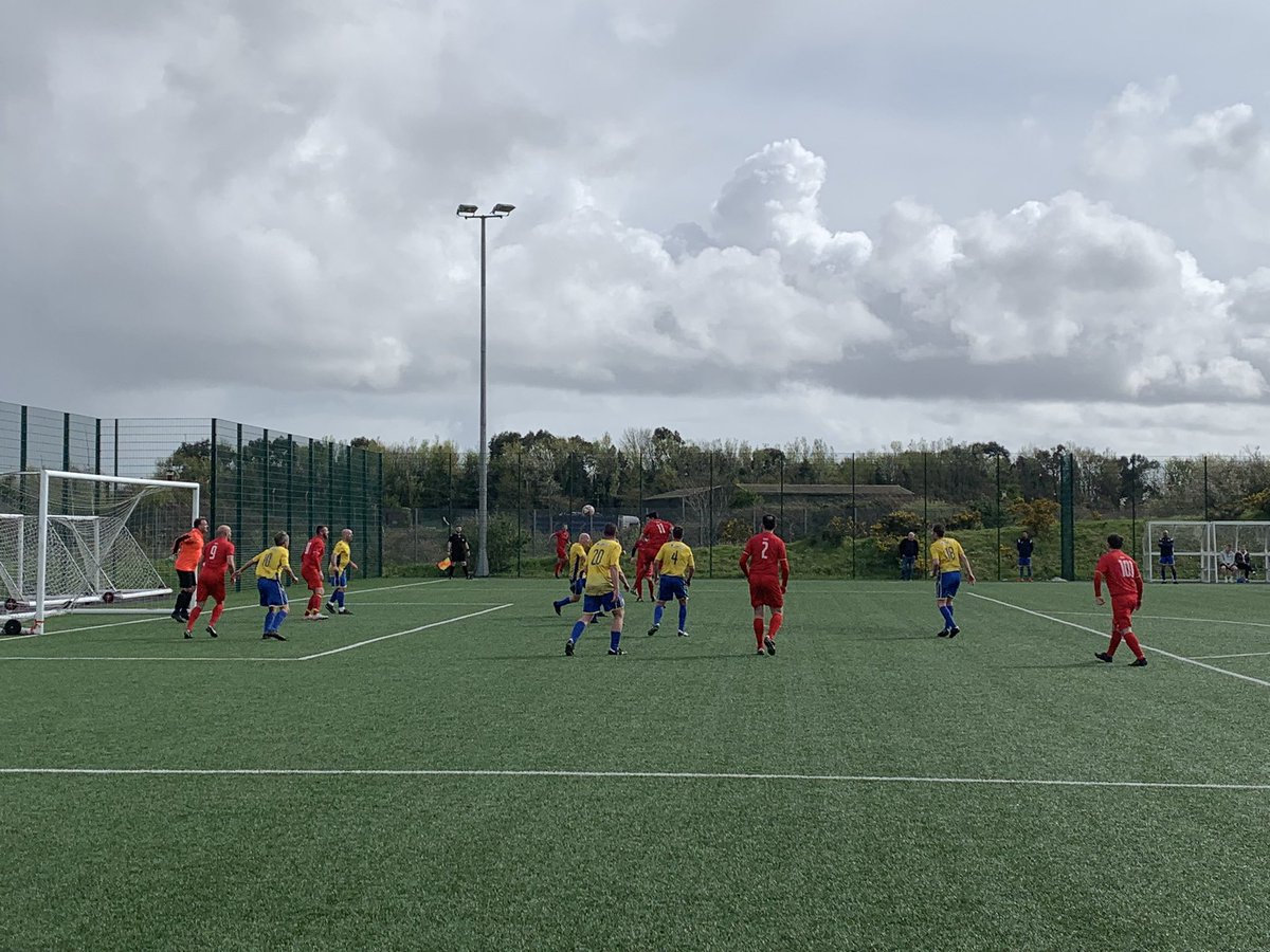 A very evenly contested game for our 40s today and one our visitors @town_40 did not deserve to lose with some big decisions going against them. We feel very fortunate to be in the hat for the next round of the @WalesVets cup with a win after 27 penalties . #luckofthecup