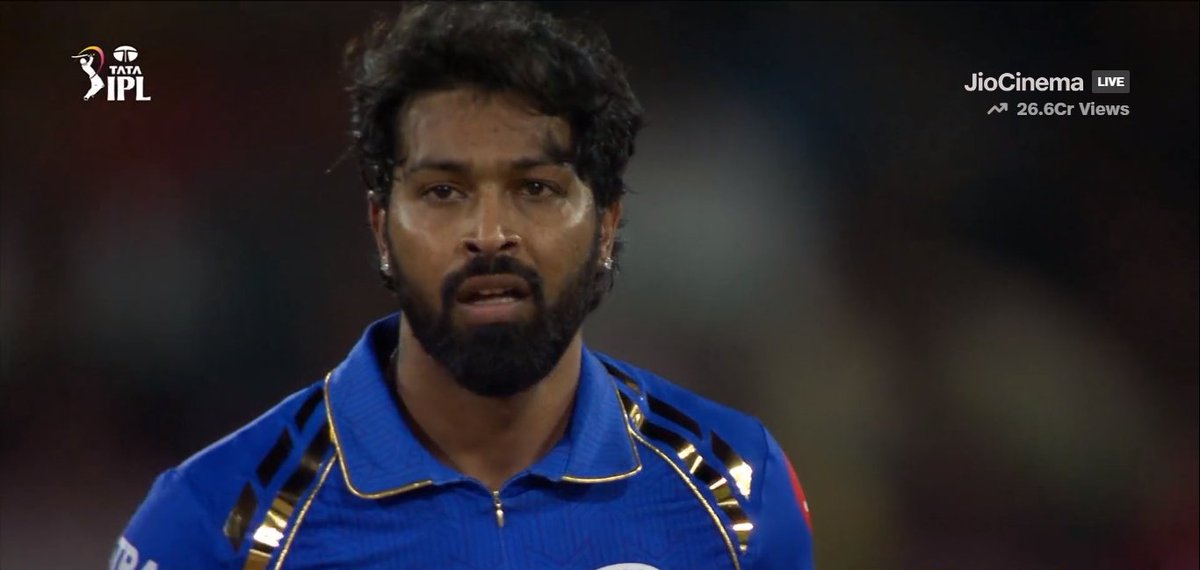 AvengerReturns's tweet photo. Hardik Pandya is getting booed for bowling wides and getting hit by Dhoni again in wankhede 😭😭😭

#MIvsCSK https://t.co/lGx7UtY1g2