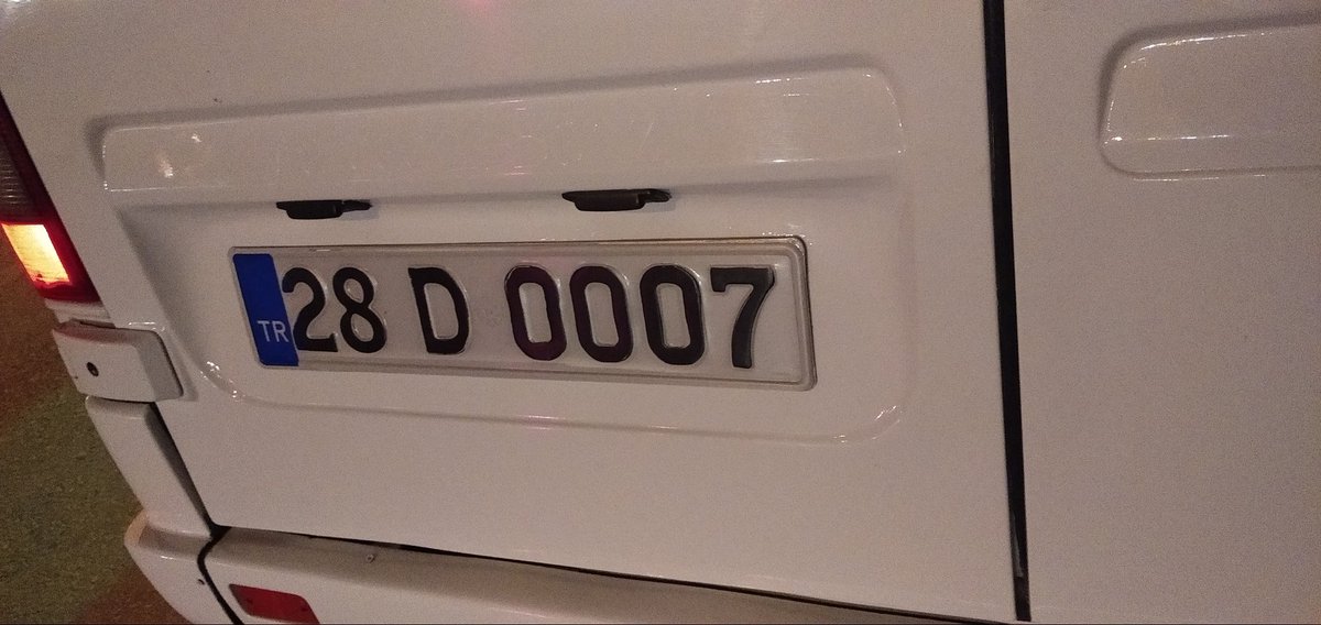 aksoy2835's tweet photo. Dün akşam Giresun içindeki bindigim dolmuşta kendimiz dışında bir yolcunun haklarını savunurken şoförün sinkaflı konuşmalarından cesaret alan dolmuş içindeki birkaç maganda tarafından darp edildik. Bir kol kırık göz üstünde ve kafatasında yarıklarla durumu atlattık. https://t.co/cewYBUS0kr