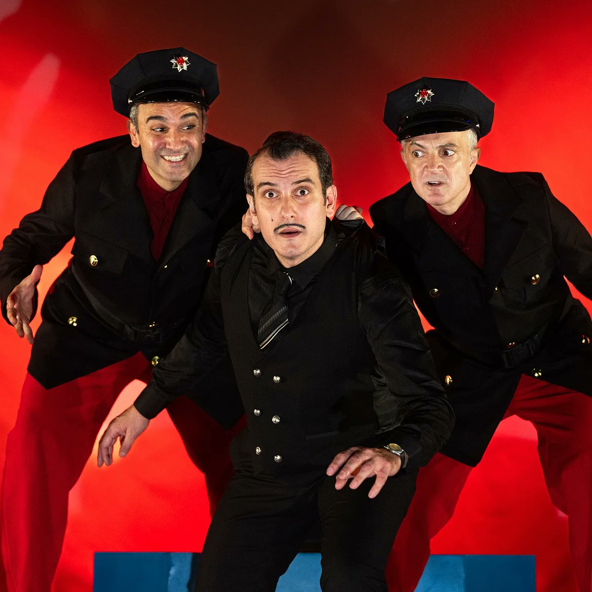 Şark İle Garbın Birbirine Dolandığı Alaturka Bir Polisiye "39 Buçuk Basamak" Fişekhane Ana Sahne'de.

📌 24 Nisan Çarşamba/20.30

Biletler; biletinial.com/tr-tr/tiyatro/…