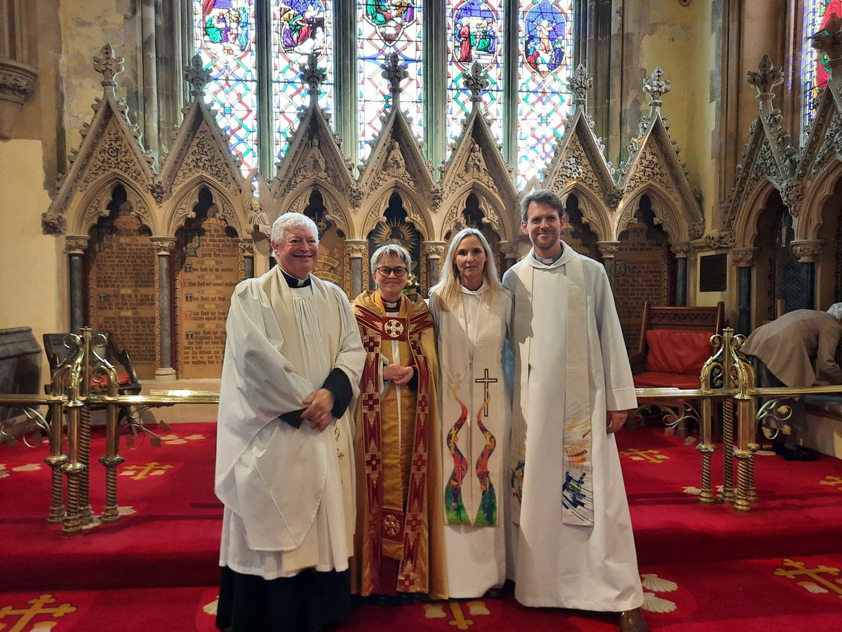 A great joy and privilege to license the Revd Tandy Ruoff as Associate Minister to the Coast to Combe MC at Pip&Jim's, Ilfracombe, this afternoon - on behalf of Bishop Jackie. May God bless your ministry richly 🙏 @CofEDevon @jackiesearle09